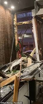 Only three people were hurt. Aqdvqcsvyfic5m