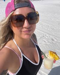 Courtney Constantine's Instagram, Twitter & Facebook