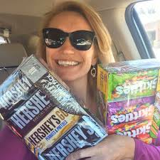 Halloween 2019: Mom denounces 'haters' in viral 'big candy bars' post