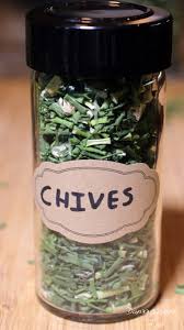 Layer a cookie sheet with paper towels and then arrange stems in a single layer. How To Freeze Garlic Chives Arxiusarquitectura