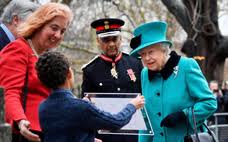 ►►subscribe to my youtube channelalita2 trailer#please note: Zly Rok Sa Neskoncil KraÄ¾ovna Alzbeta Ii Dostala Dalsiu Ranu Hned Zaciatkom Noveho Roku Topstar Sk