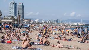 Das wünschen sich viele menschen nach den einschränkungen aufgrund der corona. Corona Zahlen In Spanien Steigen Zu Viel Strand Zu Viel Party Br24