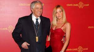 Il david di donatello, il premio al festival internazionale del cinema di karlovy vary come miglior attore, il globo d'oro, il nastro d'argento e per tre volte il premio de sica. Giuliano Gemma Chi E Il Padre Di Vera Incidente Come E Morto Puglia24news It
