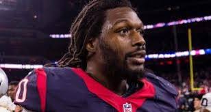 Travis Dye's Instagram, Twitter & Facebook