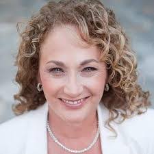 Lisa Braud's Instagram, Twitter & Facebook