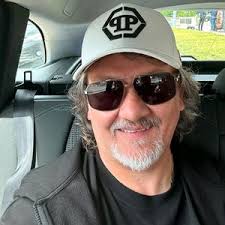 Rubén Kelly (@rubenasoscar)