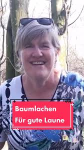 Baumlachen: Gute Laune durch Lachen unter Bäumen