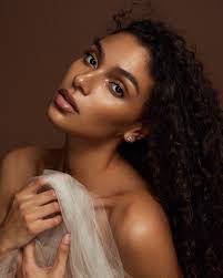 Lindsey Nation's Instagram, Twitter & Facebook