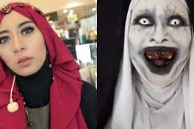 Foto ini diambil pada tahun 1936 di raynham hall saya pernah melihat hantuu dia serupa valak gituu saat saya sedang berlibur ke taman dia memakai kayak baju hitam kayak,kayak. Kumpulan Berita Hantu Dream Co Id