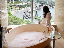 Cocok untuk kamu yang lelah berwisata keliling bali seharian ataupun sekadar. 5 Hotel Dengan Jacuzzi Pribadi Di Jakarta Untuk Staycation Terbaik
