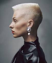 pin auf buzz cut