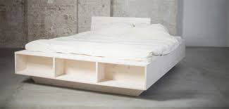 Nehmen sie es auf reisen mit, gehen sie zu ihren freunden oder zur arbeit. Designbett Mit Regal Massivholz Integrierter Nachttisch Ekomia Regal Massivholz Kopfteil Bett Mobelideen