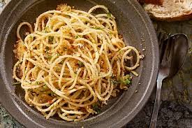 Spaghetti Aglio Olio E Peperoncini Original Aus Italien Einfache Gerichte Gefullte Nudeln Italienische Kuche