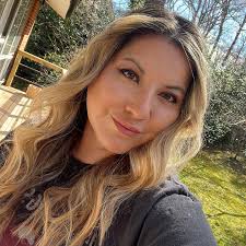 Blonde hair and beautiful weather. What else does a girl need? • • • • • •  • • #blonde #latina #springishere