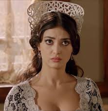 Lactrice turque Melike Ipek Yalova : rVindictaRateCelebs