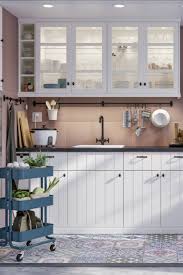 Les meubles de cuisine ikea metod existent en deux profondeurs (37 cm et 60 cm pour les meubles bas), en deux couleurs pour les caissons (blanc et brun) ainsi qu'en de multiples hauteurs et largeurs. 10 Idees Deco A Piquer Aux Cuisines Ikea Meuble Cuisine Mobilier De Salon Et Cuisine Ikea