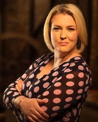 Sara lives with her husband, simon, and their two children, oliver and charlie. Sara Davies Husband Is Dragon S Den Star Married Does She Have Children Celebrity News Showbiz Tv Express Co Uk