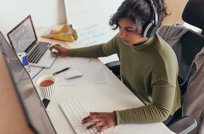 How To Become a Front-End Developer in 2025 [Career Guide]