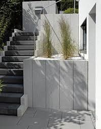 Stelen Und Einfassungselemente Granitgrau Weiss Tocano Stufen Basaltanthrazit Garten Stufen Vorgarten Ideen Gartenmauern