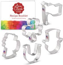 Arrange rectangles on an ungreased cookie sheet, 2 inches apart. Amazon Com Ann Clark Cookie Cutters 5 Piece St Patrick S Day Cookie Cutter Set With Recipe Booklet Shamrock Horseshoe Beer Mug Flag Leprechaun Hat Kitchen Dining