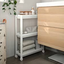 Ikea te explica paso a paso como instalar correctamente tu cocina, desde el montaje de los armarios hasta la colocación del sistema eléctrico. Ikea Ha Puesto De Moda Estos Carritos Y Todas Las Firmas Los Copian