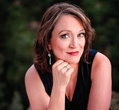 Melinda Leach's Instagram, Twitter & Facebook