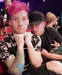 My Fav Hair Color On Josh Is The Super Faded Pink Like So Faded That It Becomes That Blonde Look Gos Twenty One Pilots Aesthetic The Twenties Twenty One Pilots