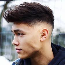 Coiffure Homme En 2020 Coiffure Homme Coiffures Modernes Homme Coupe De Cheveux Effilee