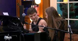 ⭐ Anouk et Théo Kiné jouent du piano "à 4 mains" et c'est un très beau  moment 🎶