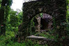 10 Hidden Places In Connecticut Only Locals Know About Hidden Places Connecticut Travel Scary Places