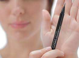 Pretty Easy 1 Liquid Eyeliner 3 Easy Looks The Wink On Clinique How To Do Eyeliner Liquid Eyeliner Eyeliner