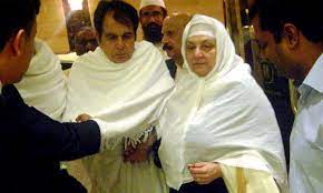 Some lesser known facts about dilip kumar does dilip kumar smoke?: Cover Story Dilip Kumar The Substance And The Shadow Newspaper Dawn Com
