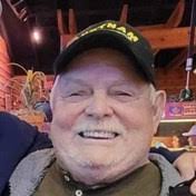 Karen Castner's Instagram, Twitter & Facebook