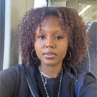 400+ profilů „Omari