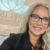 Amanda Deen's Instagram, Twitter & Facebook