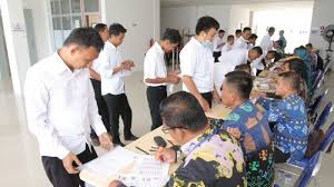 Soal tes cpns 2107 dan kunci jawaban. Telat Karena Tunggu Teman 3 Pelamar Cpns 2019 Gagal Ikut Tes Skd Sang Teman Datang Tepat Waktu Tribunnews Com Mobile