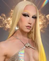 Give me a reason to love you; Give me a reason to be a woman💝✨ Thank you  @bigchillandgrill and the VERONICA DAY ( @larrydavid71 ) for having me at  Showtime with the