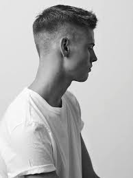 La décoloration est moderne pour les coupes homme et femme. Coupe Undercut Pour Homme Comment La Porter