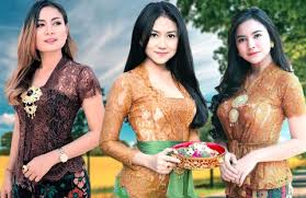 Model Kebaya Wanita Bali Yang Modis Dan Elegan Baliya Id