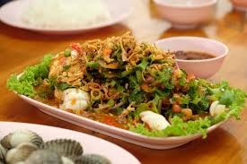 ยำถ วพ อาหารไทยภาคกลาง รถชาต หวานนำ เผ ดน ดหน อยแต ไม ม รสเปร ยวต างจากยำชน ดอ นๆ บางส ตรใช กระท สดราดมาด วย อาหาร อาหารไทย