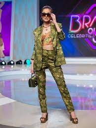 #bravoaistilcelebrities aduce in lumina reflectoarelor o noua generatie de concurente, cunoscute publicului din romania kanald.ro/bravoaistil. Theo Rose La Bravo Ai Stil Joi 05 03 2020 Fashion Dresses Two Piece Pant Set