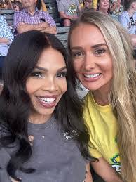 Lynda Daigle's Instagram, Twitter & Facebook