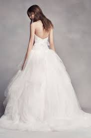 Designed with 100 yards of tulle, this gown represents the classic vera wang aesthetic. Pin On Someday