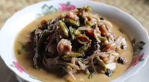 Dan di plangnya ada tulisan fenomenal, dahsyat trus ada gambar orang antri. 5 Makanan Tradisi Orang Selangor Wajib Cuba Sedap Dan Menggiurkan Nona