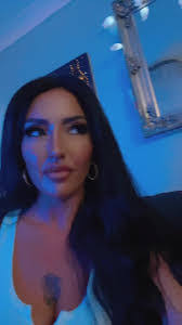 Chelsea Dolan's Instagram, Twitter & Facebook