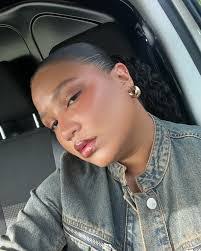 Kim Barth's Instagram, Twitter & Facebook