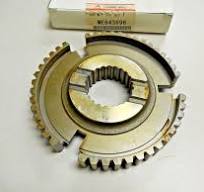 ME643696 MITSUBISHI FUSO MANUAL TRANSMISSION SYNCHRONIZER GEAR HUB