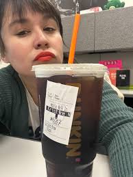 Evening DECAF CARAMEL CREME BRULEE LATTE with Irish creme coldfoam 32oz cup  Line inside of cup with sugar free caramel syrup Add cup half full of ice  1-cup oatmilk 5-pumps caramel 3-pumps