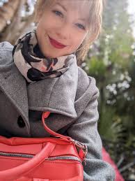 Anna Rudolf على X: "Made a new friend today, though they mainly seemed  interested in my crutches 😅🥰 https://t.co/3F1fMabSMm"