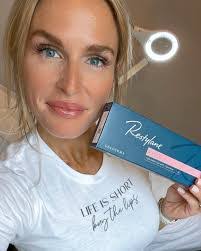 Courtney Dion's Instagram, Twitter & Facebook